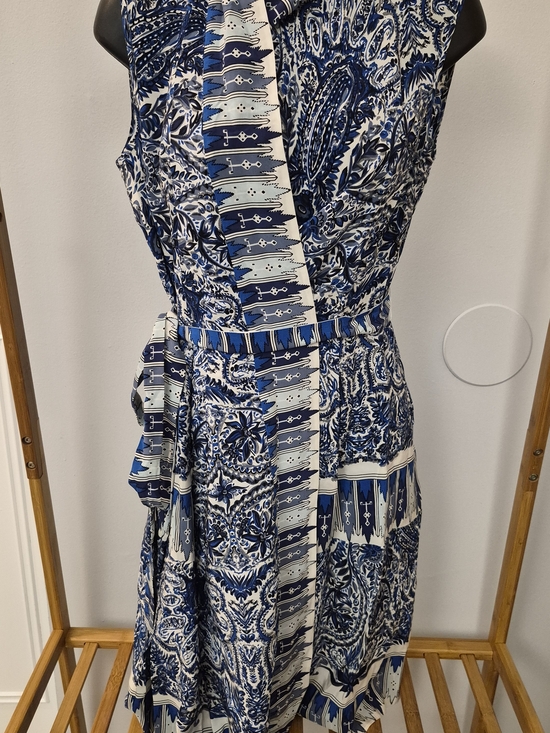 BCBGMaxAzria Dresses & Skirts - NWT 100% Silk BCBGMaxAzria Idelle dress